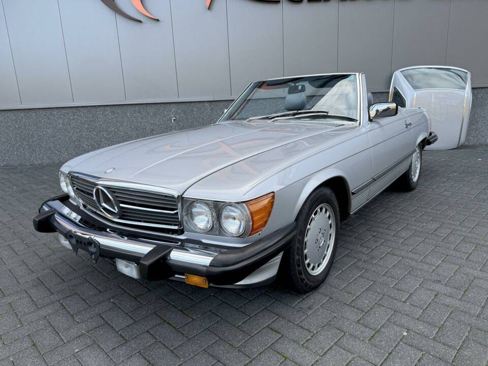 Image 10/36 de Mercedes-Benz 560 SL (1987)