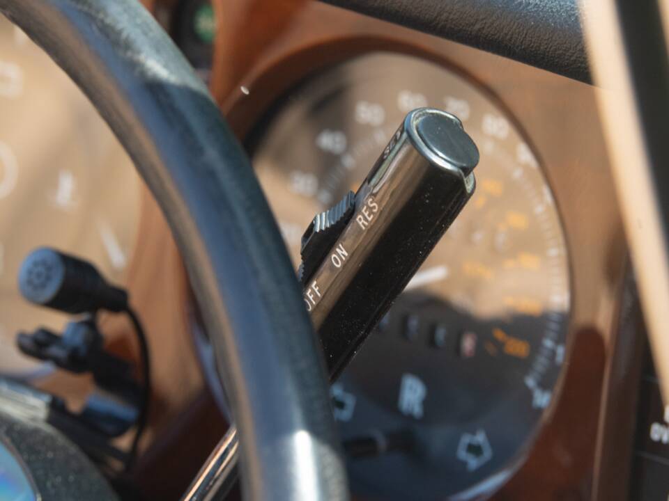 Immagine 8/46 di Rolls-Royce Corniche I (1981)