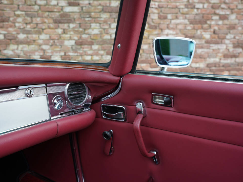 Image 43/50 of Mercedes-Benz 280 SL (1969)