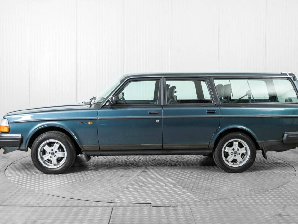 Immagine 9/50 di Volvo 240 GL (1990)