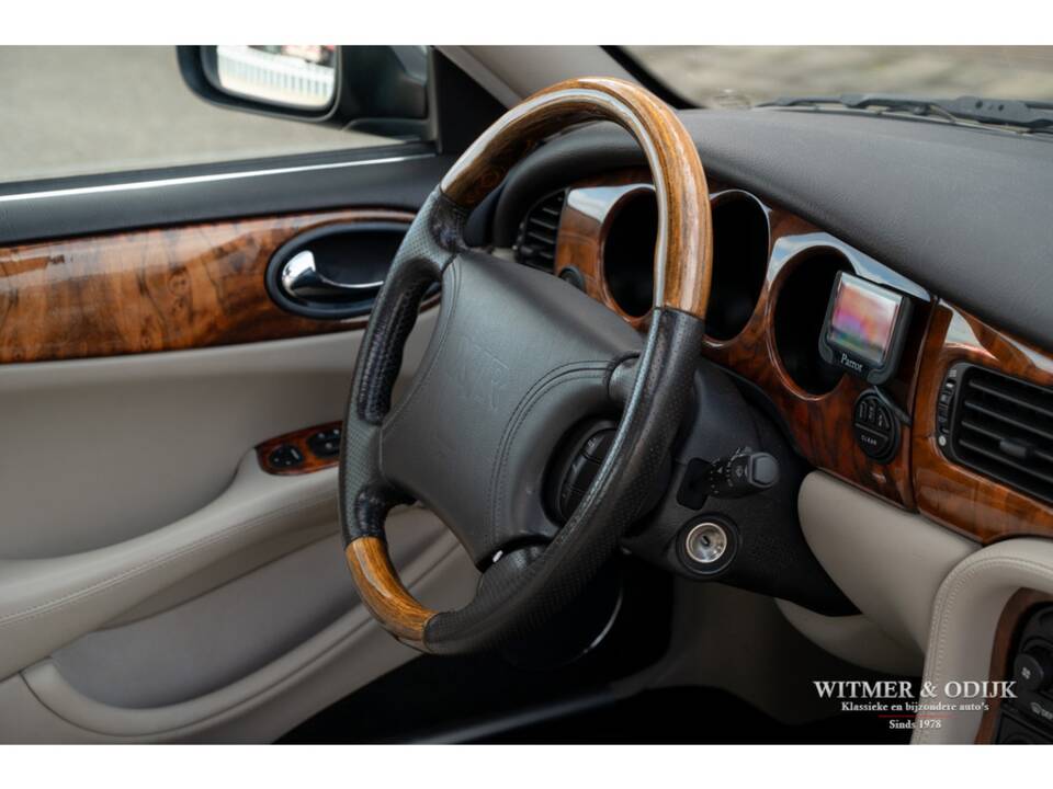 Image 12/31 of Jaguar XJR 4.0 (1999)