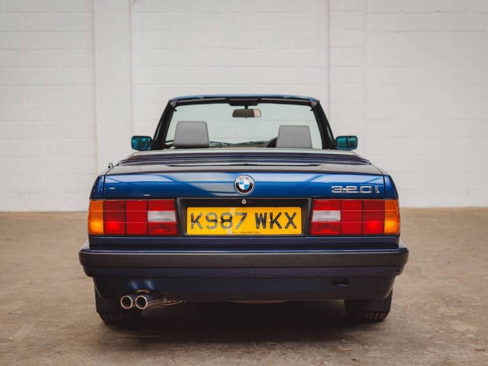 Image 7/8 de BMW 320i (1992)