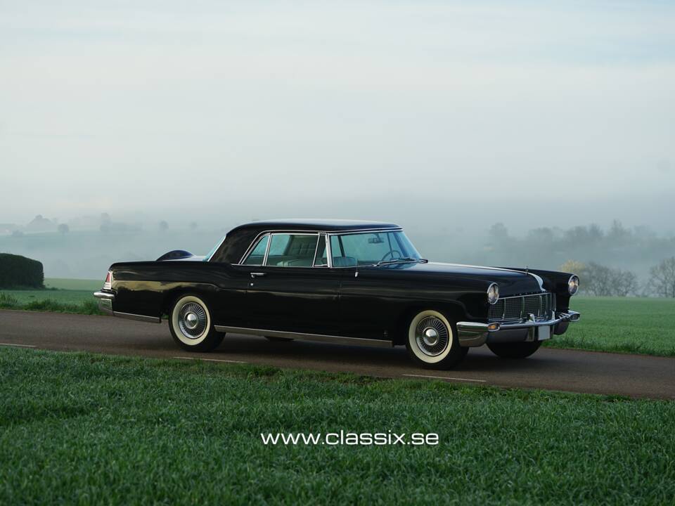 Image 2/24 of Lincoln Continental Mark II (1956)