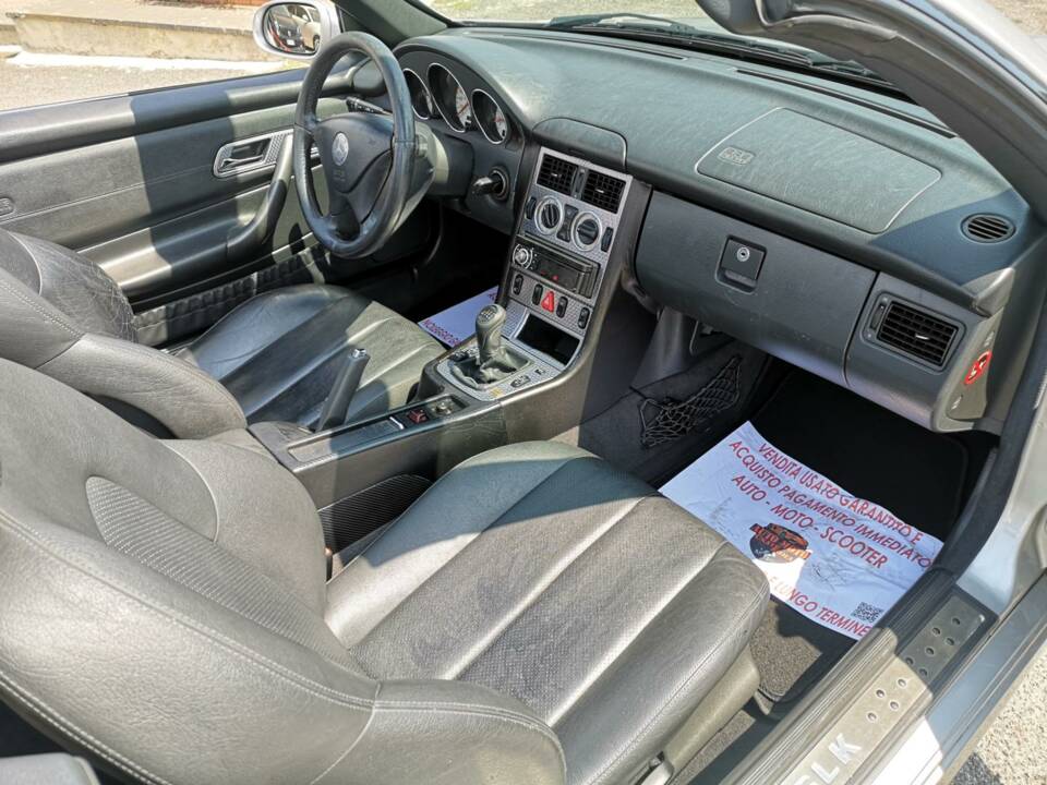 Imagen 22/38 de Mercedes-Benz SLK 200 Kompressor (2002)