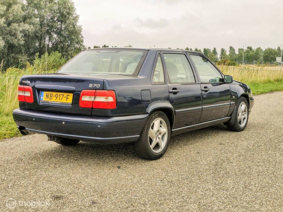 Image 8/33 of Volvo S 70 2.5 T (1997)