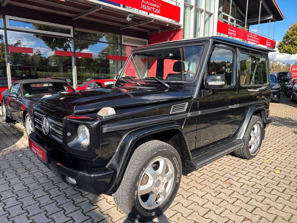 Image 2/18 of Mercedes-Benz G 350 Bluetec (SWB) (2011)