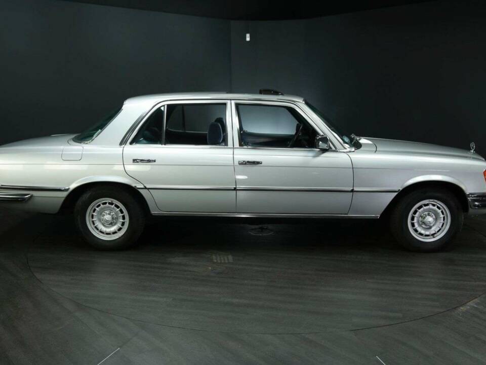 Image 6/29 of Mercedes-Benz 280 SE (1977)