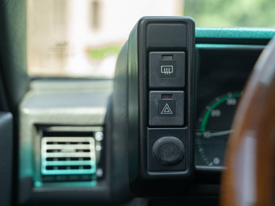 Immagine 42/50 di Alfa Romeo 75 2.0 Twin Spark (1989)