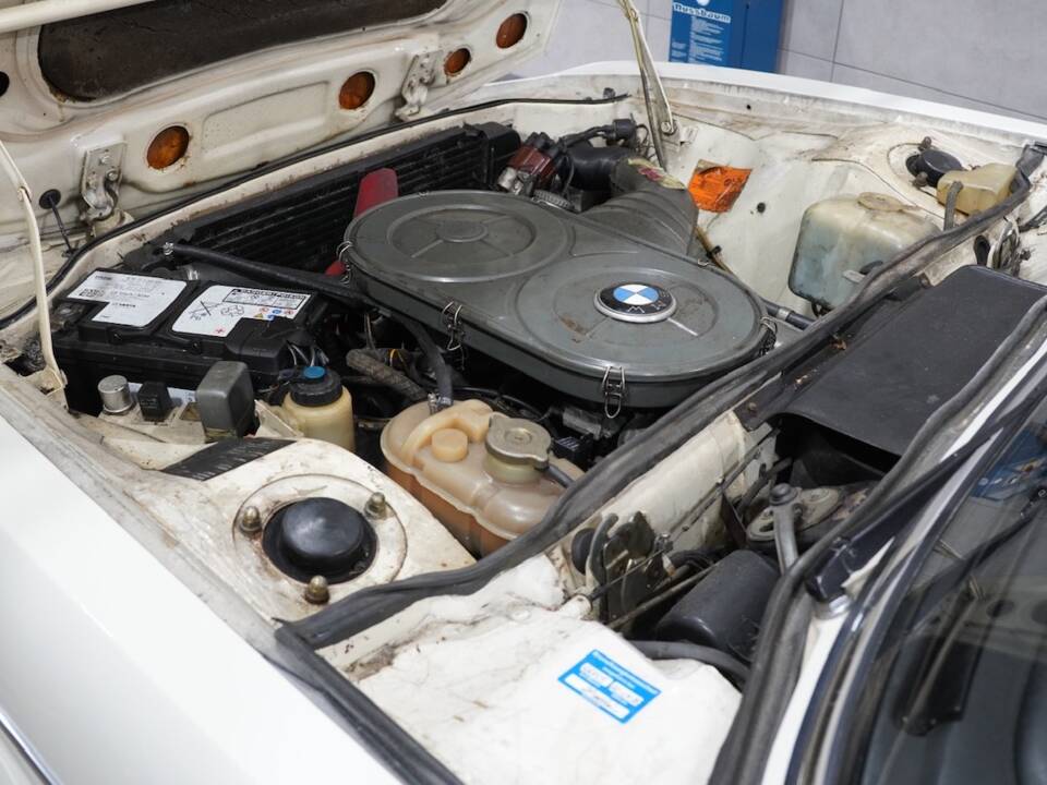 Image 20/22 of BMW 3.0 CS (1974)