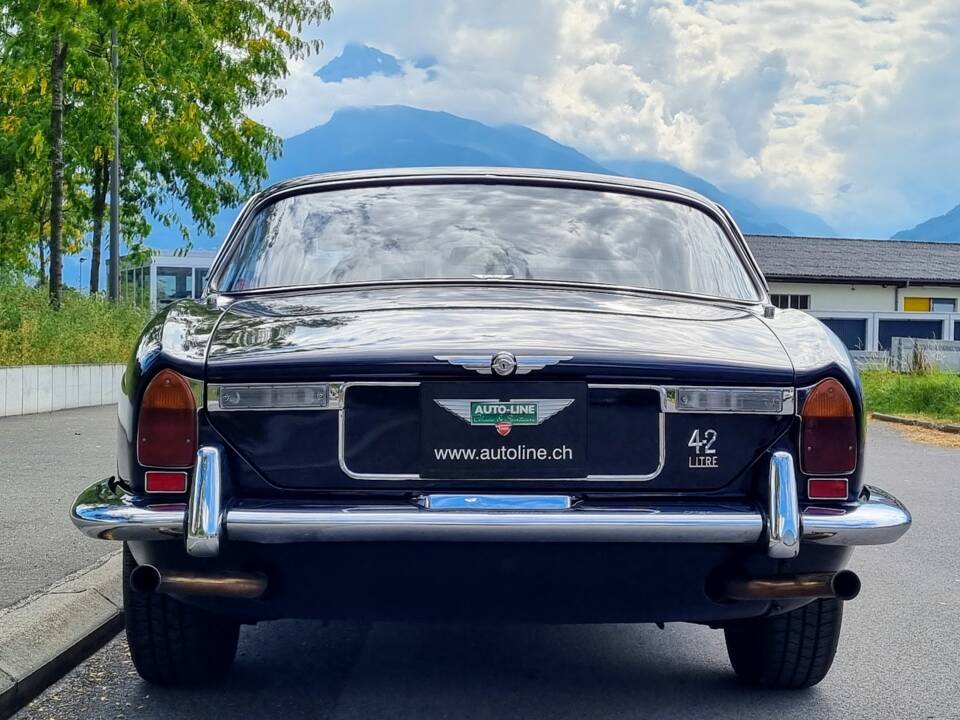 Immagine 7/29 di Jaguar XJ 6 4.2 (1972)
