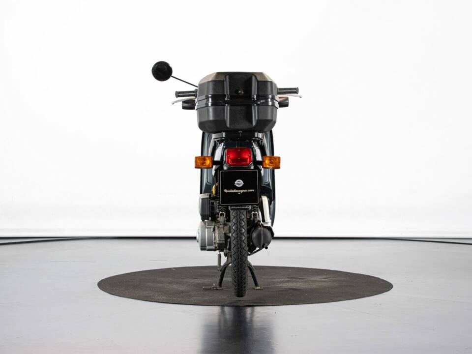 Image 3/44 of Honda SH 50 Fifty (1987)