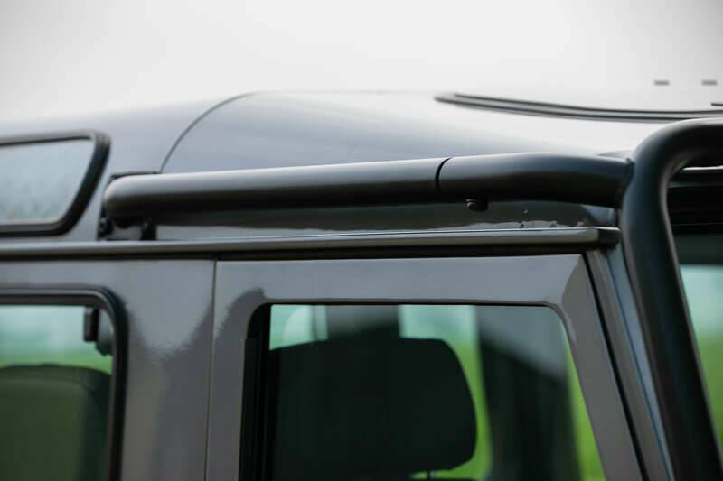 Image 44/50 of Land Rover Defender 90 "50th Anniversary" (1998)