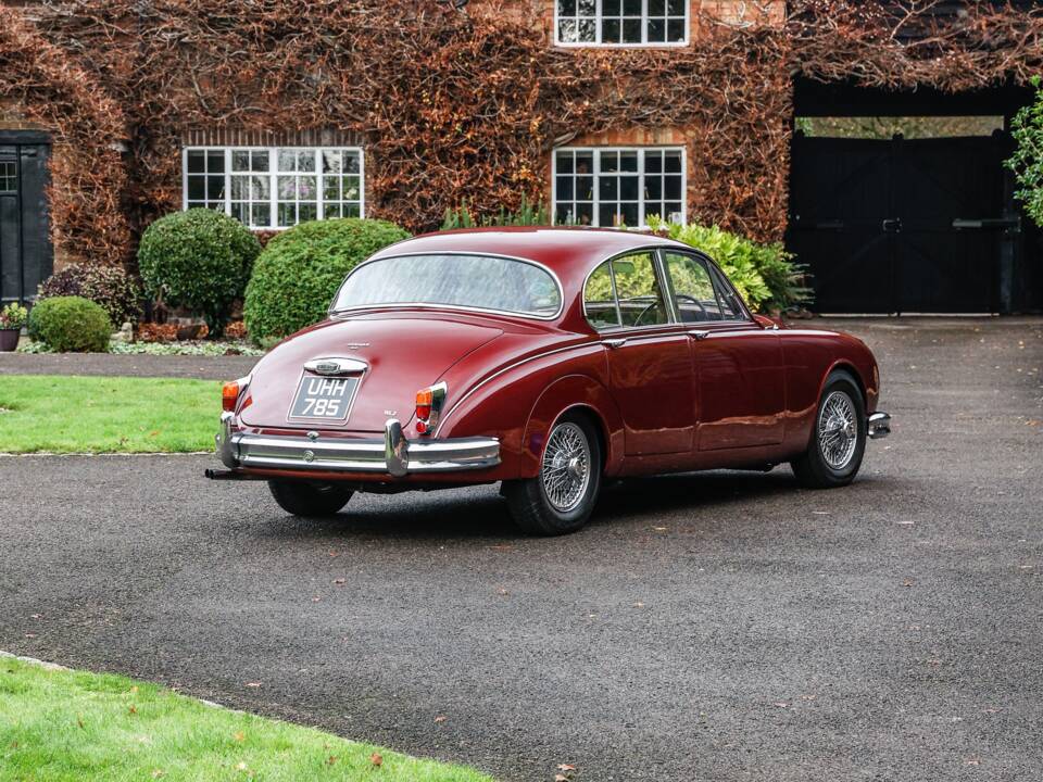 Image 18/42 of Jaguar Mk II 3.8 (1962)