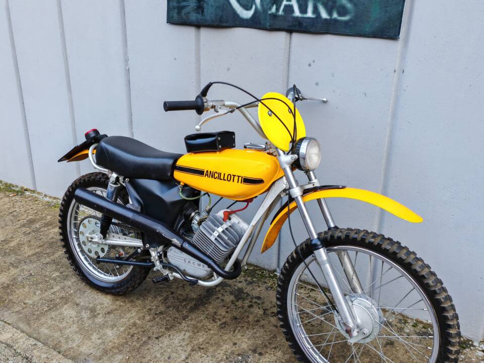 Imagen 3/8 de Ancillotti DUMMY (1975)