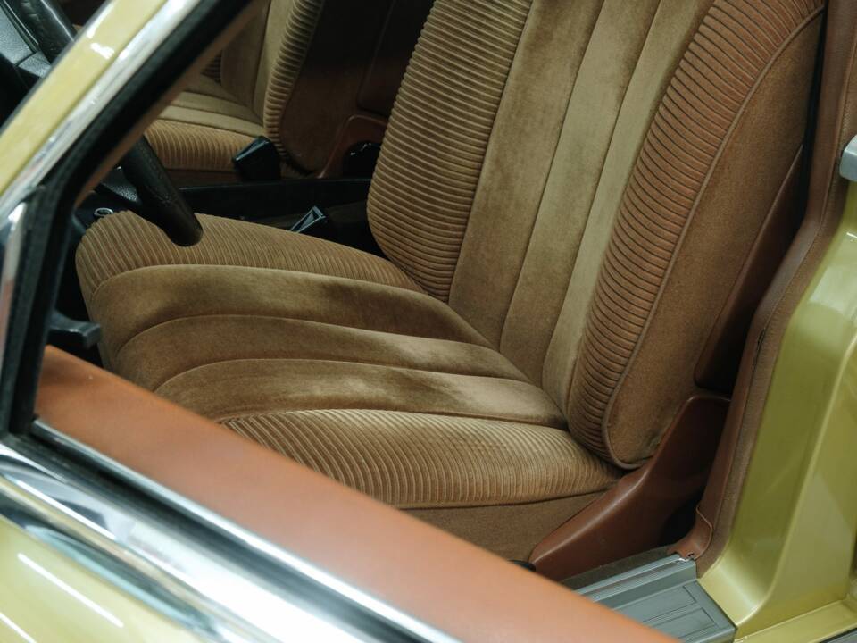 Image 28/50 de Mercedes-Benz 280 SE (1975)
