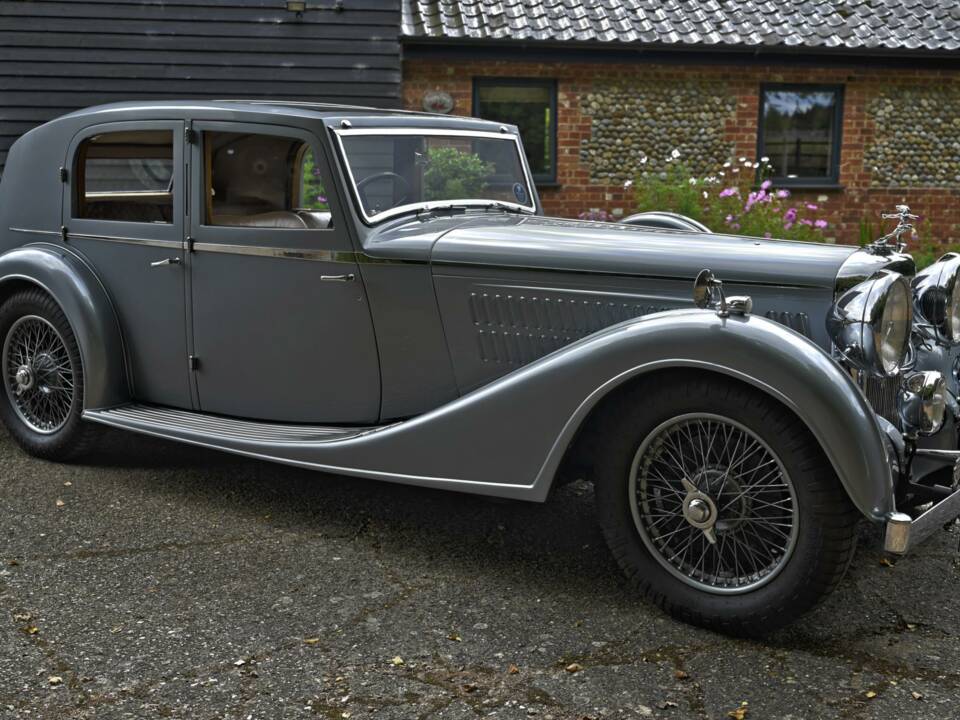 Image 2/50 of Alvis 4.3 Liter Saloon (1940)