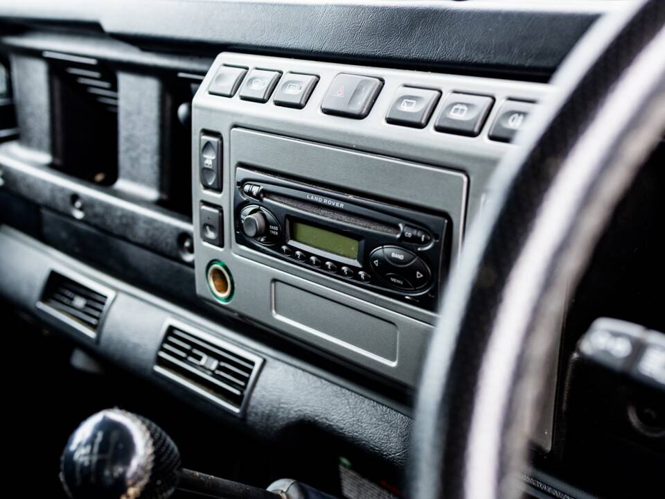 Image 30/41 of Land Rover Defender 90 (2004)