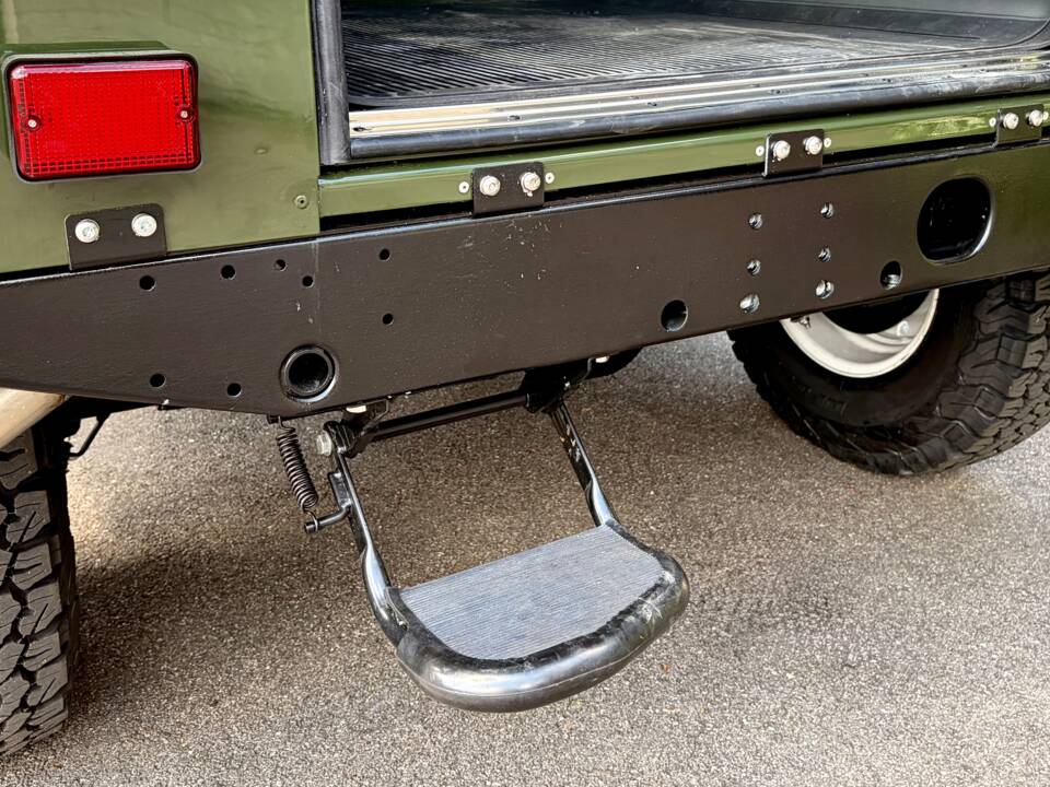 Bild 18/19 von Land Rover 90 (1987)