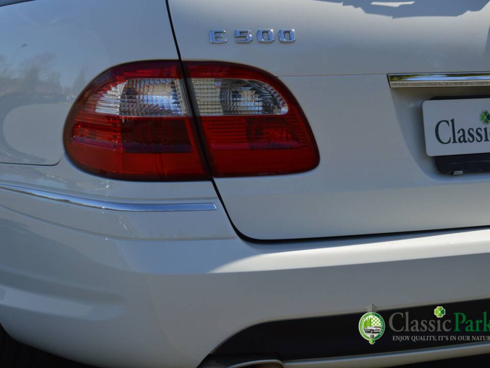 Image 47/50 of Mercedes-Benz E 500 T (2004)