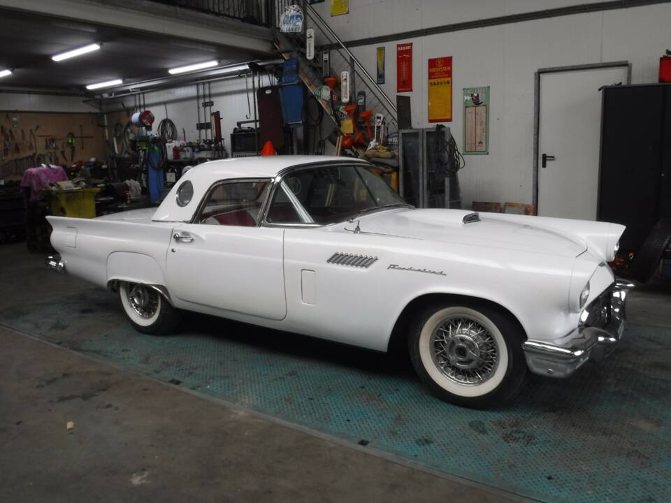 Afbeelding 47/48 van Ford Thunderbird (1957)