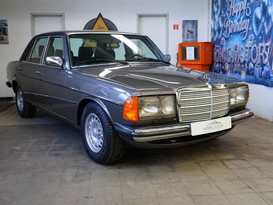 Image 2/36 de Mercedes-Benz 280 E (1982)