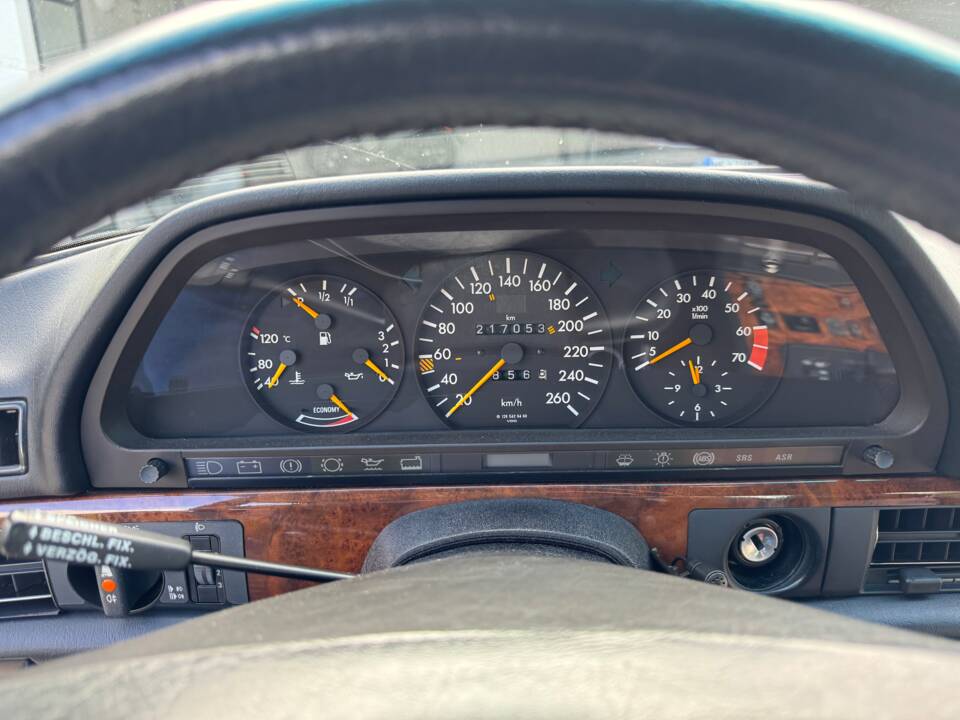 Image 22/26 of Mercedes-Benz 560 SEC (1990)