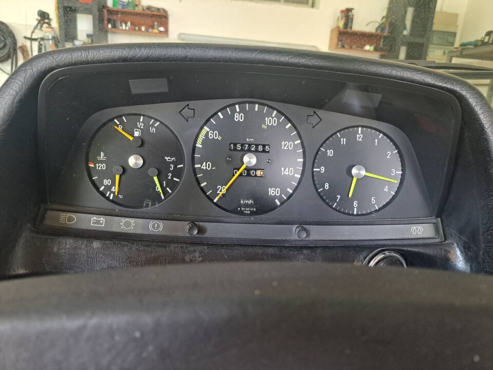 Bild 2/5 von Mercedes-Benz 200 D (1980)
