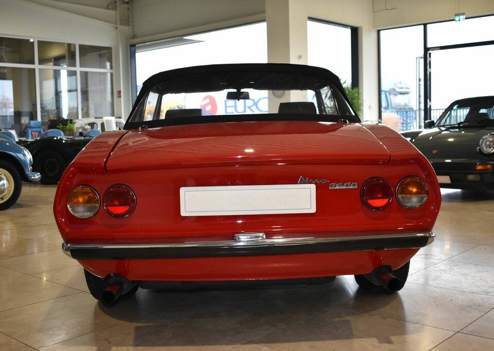 Immagine 8/8 di FIAT Dino 2400 Spider (1971)
