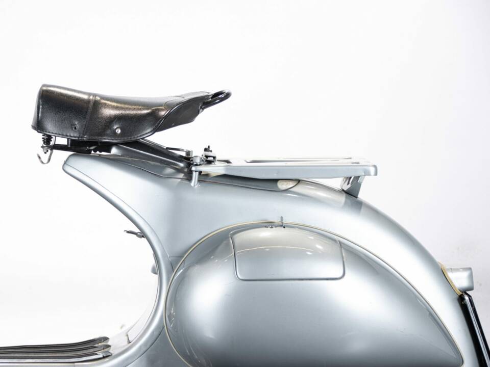 Image 17/45 de Piaggio Vespa 150 (1958)