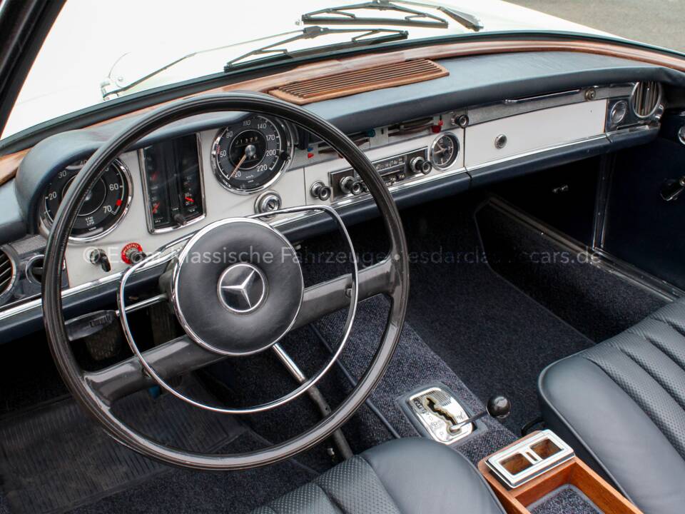 Afbeelding 14/31 van Mercedes-Benz 230 SL (1967)