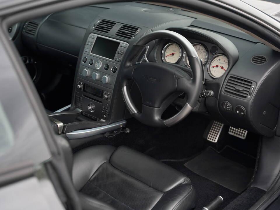 Image 12/50 of Aston Martin V12 Vanquish S (2007)