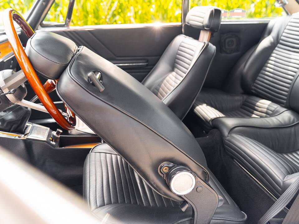 Image 40/53 of Alfa Romeo 2000 GT Veloce (1975)