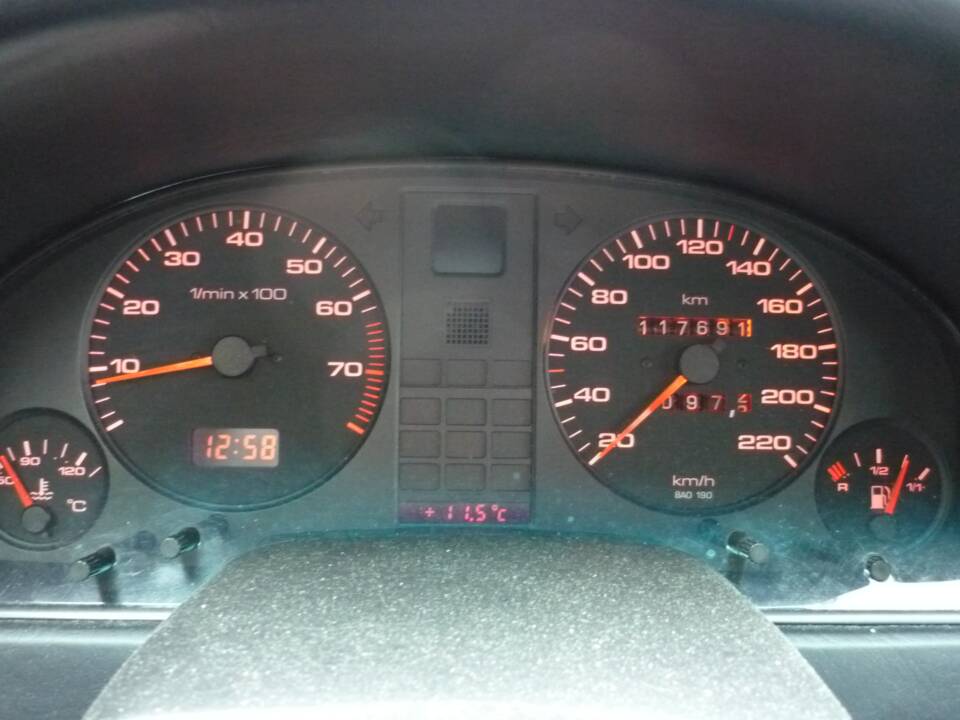 Afbeelding 17/23 van Audi 80 (1993)