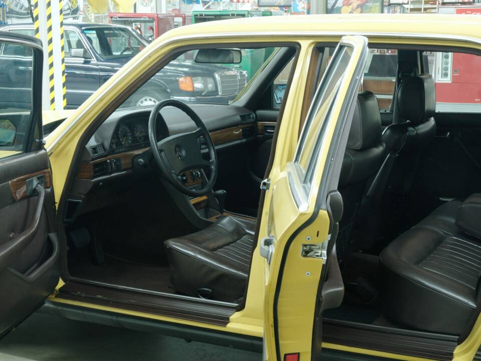 Bild 48/50 von Mercedes-Benz 380 SE (1983)