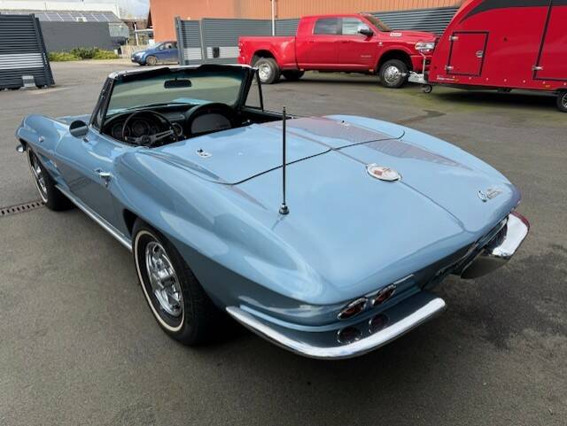 Image 8/24 of Chevrolet Corvette Sting Ray Convertible (1963)