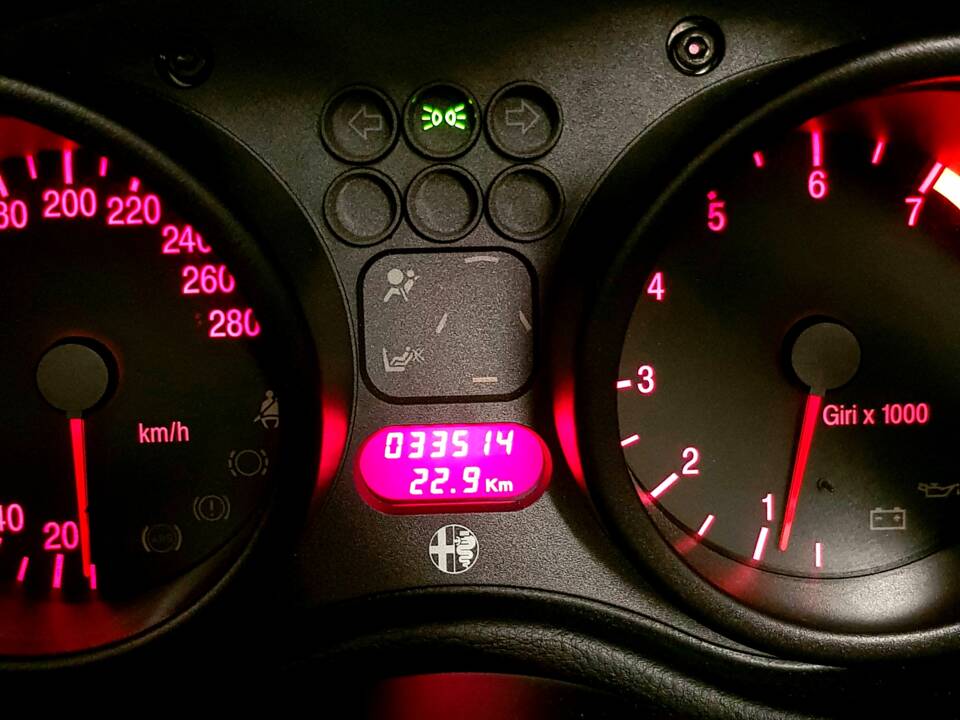 Image 13/21 de Alfa Romeo Spider 3.2 V6 24V (2004)