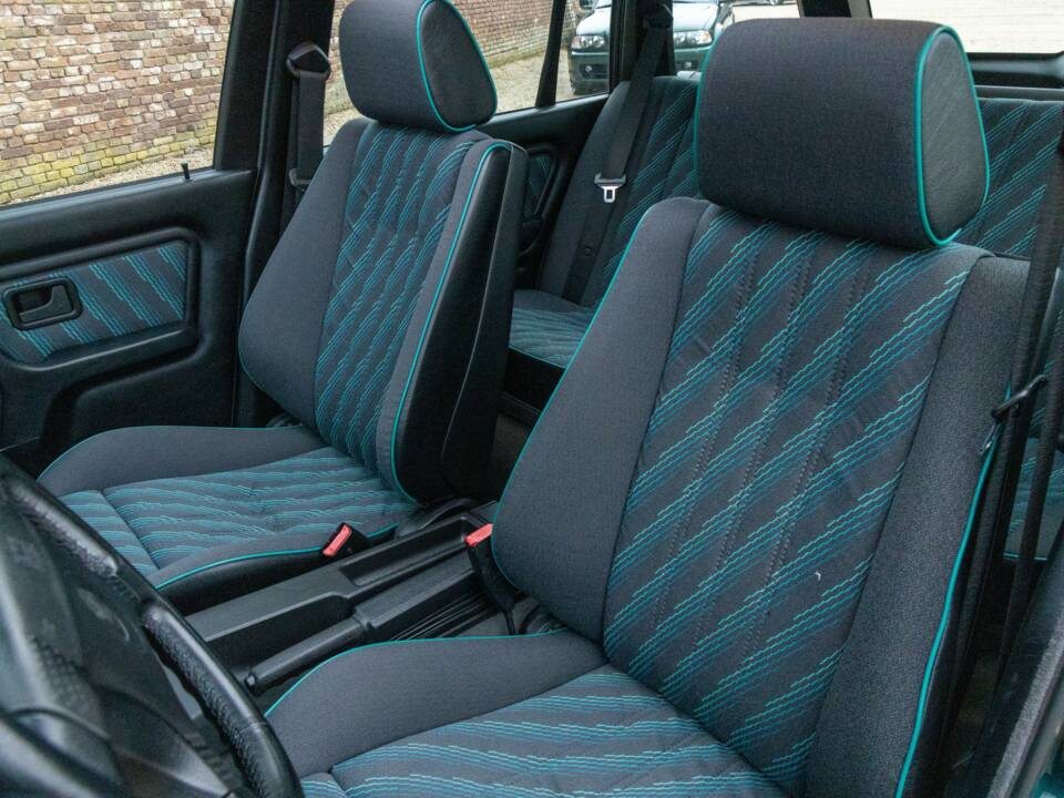 Image 44/50 of BMW 316i Touring (1993)