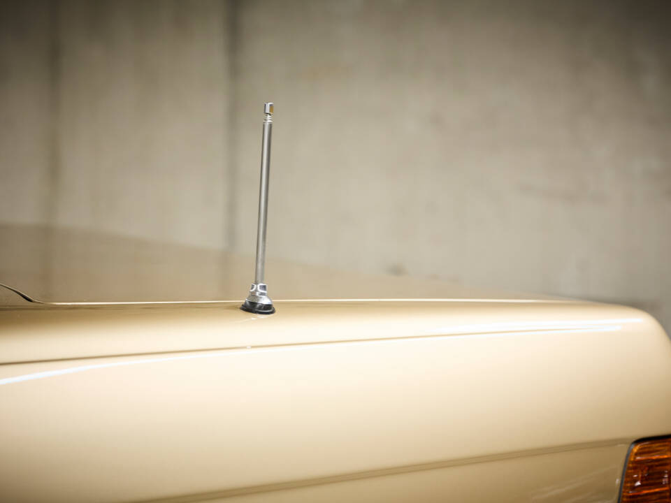 Image 44/99 of Mercedes-Benz 300 SL (1987)