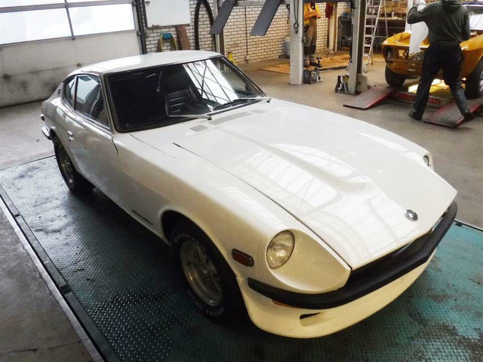 Image 36/39 of Datsun 240 Z (1972)