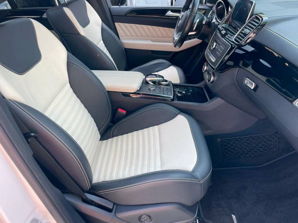 Imagen 15/19 de Mercedes-Benz GLE 350 d 4MATIC (2016)