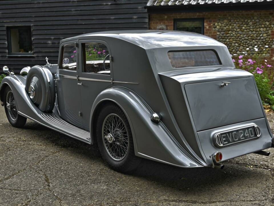 Image 15/50 of Alvis 4.3 Liter Saloon (1940)