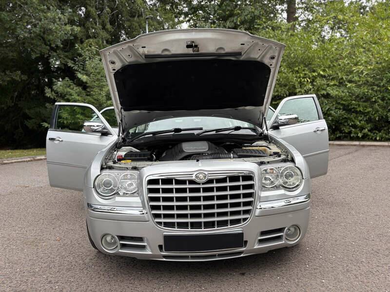 Image 28/50 of Chrysler 300 S (2008)