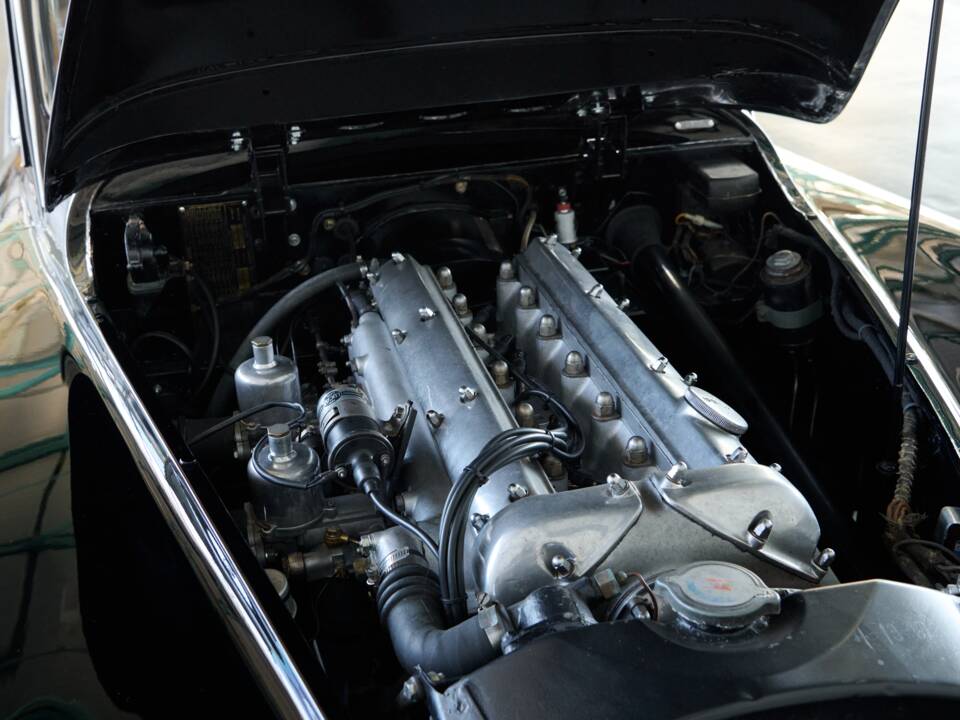 Image 43/48 of Jaguar XK 120 FHC (1954)