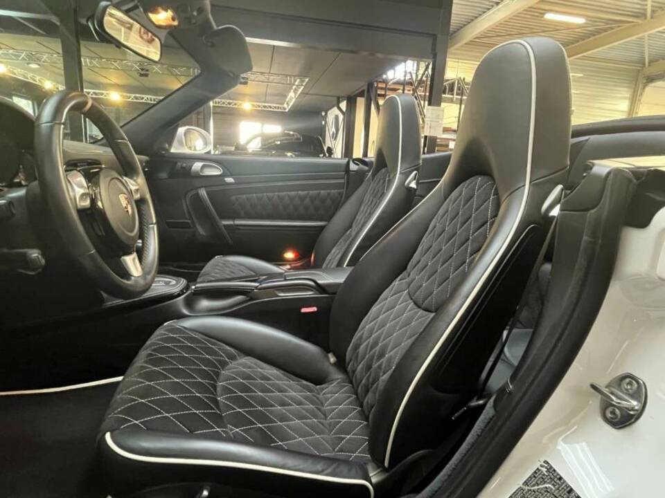 Bild 46/50 von Porsche 911 Carrera 4 (2007)