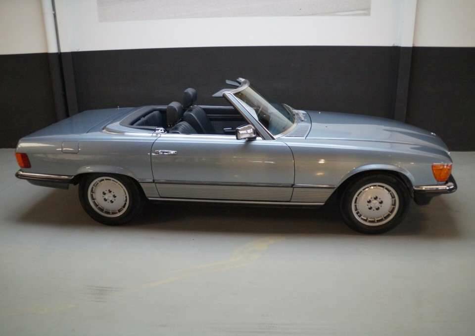 Image 23/41 of Mercedes-Benz 500 SL (1986)