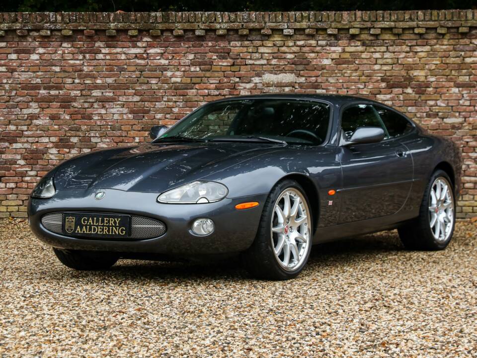 Immagine 9/50 di Jaguar XK8 4.0 (2002)