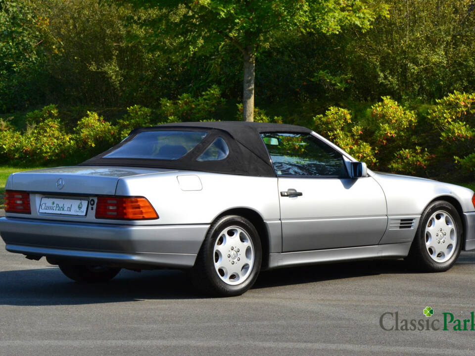 Image 6/50 of Mercedes-Benz 300 SL-24 (1993)