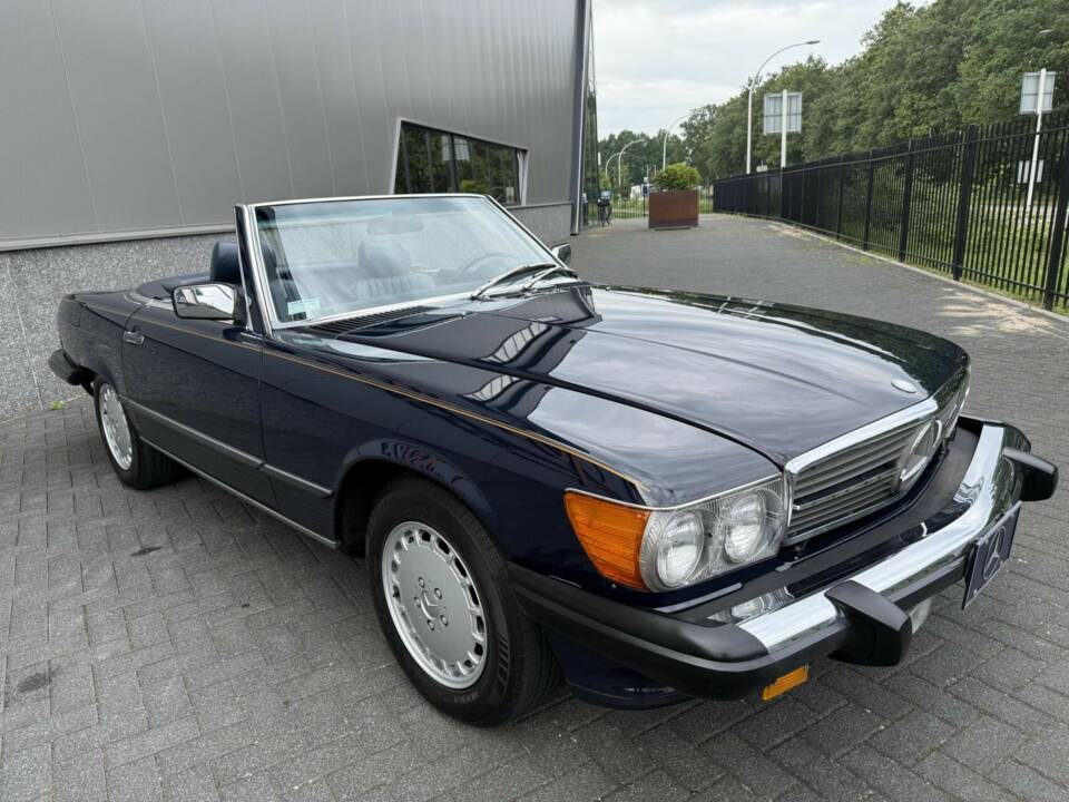 Image 18/50 of Mercedes-Benz 560 SL (1986)