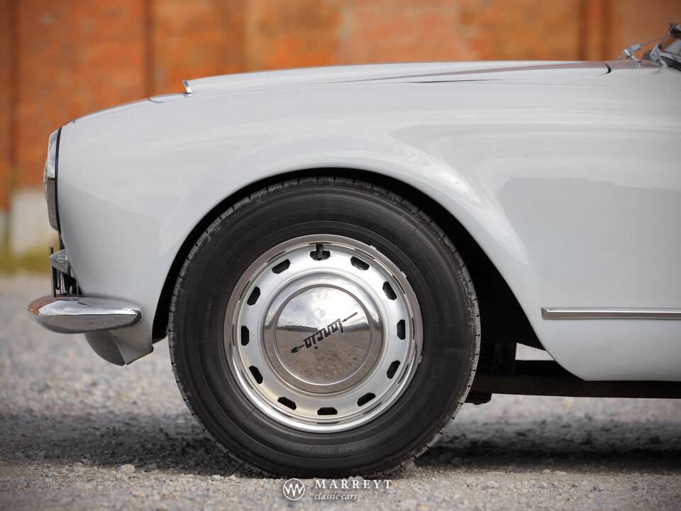 Image 22/70 of Lancia Aurelia B24 Convertible (1957)