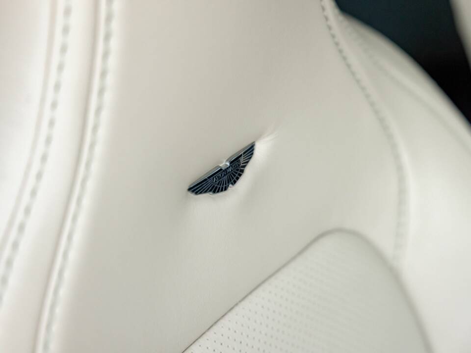 Image 25/50 of Aston Martin Cygnet (2013)